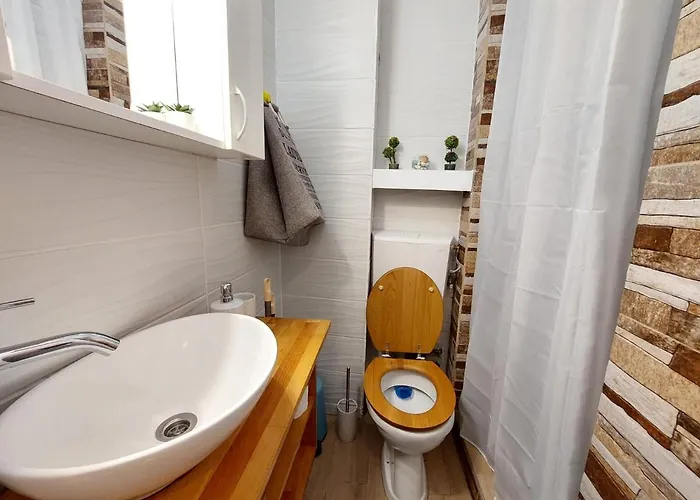 Апартаменти Laroka House Cosy Universitate Бухарест